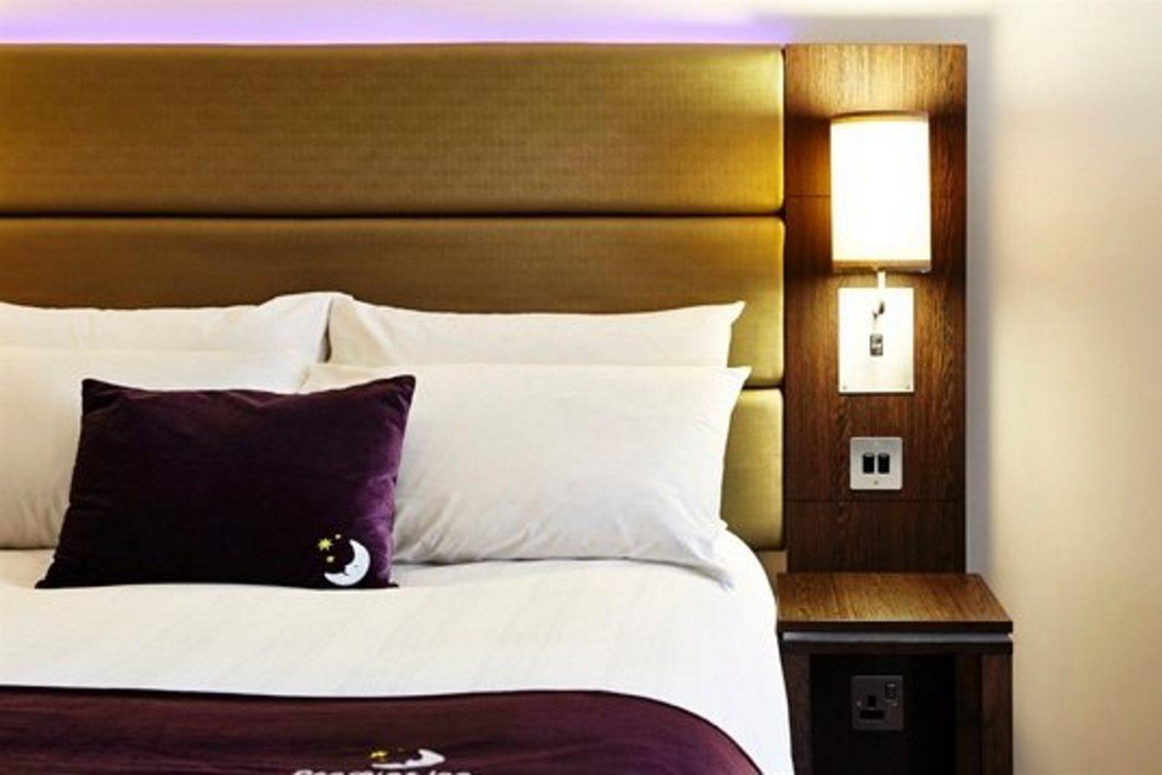 Premier Inn Χέιλ Εξωτερικό φωτογραφία