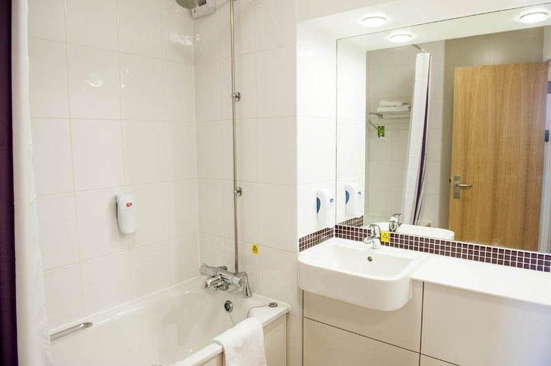 Premier Inn Χέιλ Εξωτερικό φωτογραφία