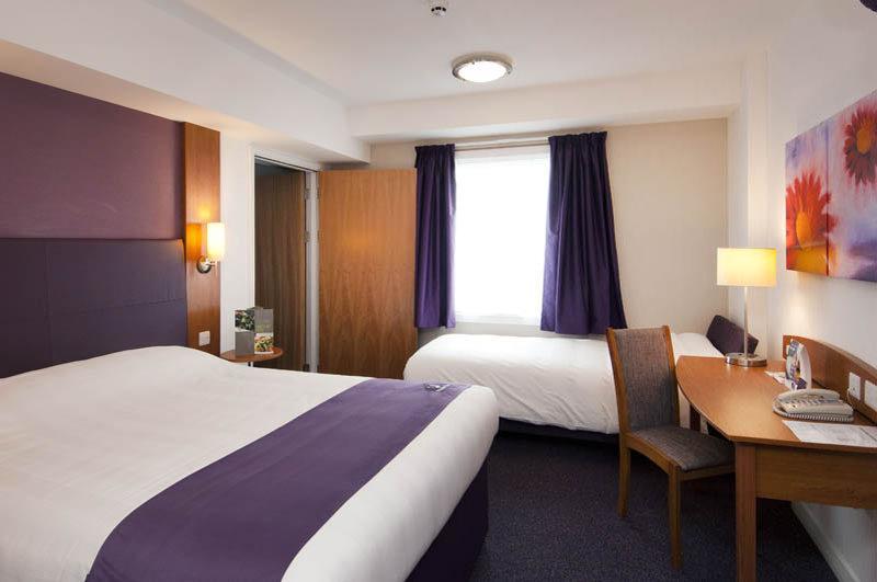 Premier Inn Χέιλ Εξωτερικό φωτογραφία