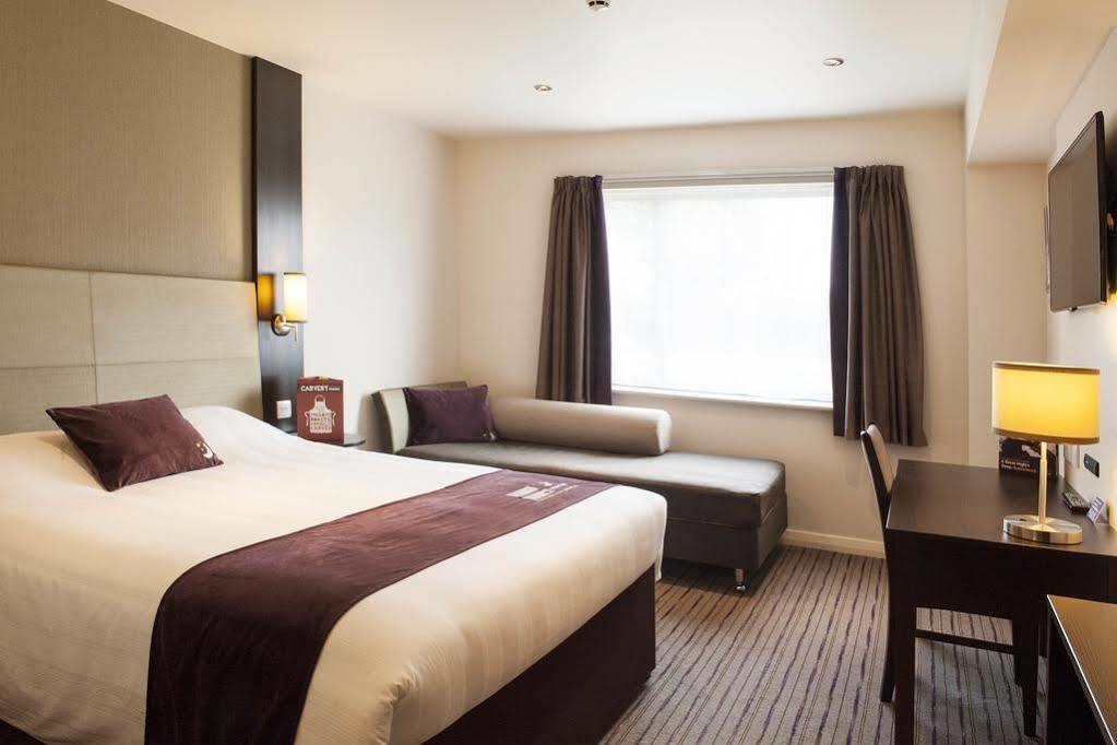 Premier Inn Χέιλ Εξωτερικό φωτογραφία
