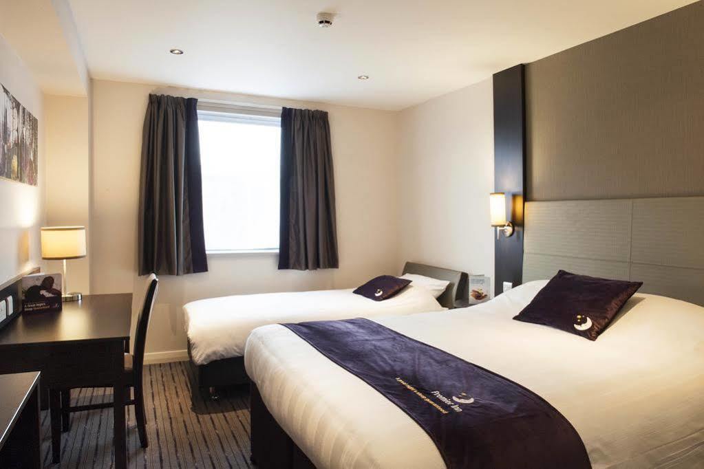 Premier Inn Χέιλ Εξωτερικό φωτογραφία