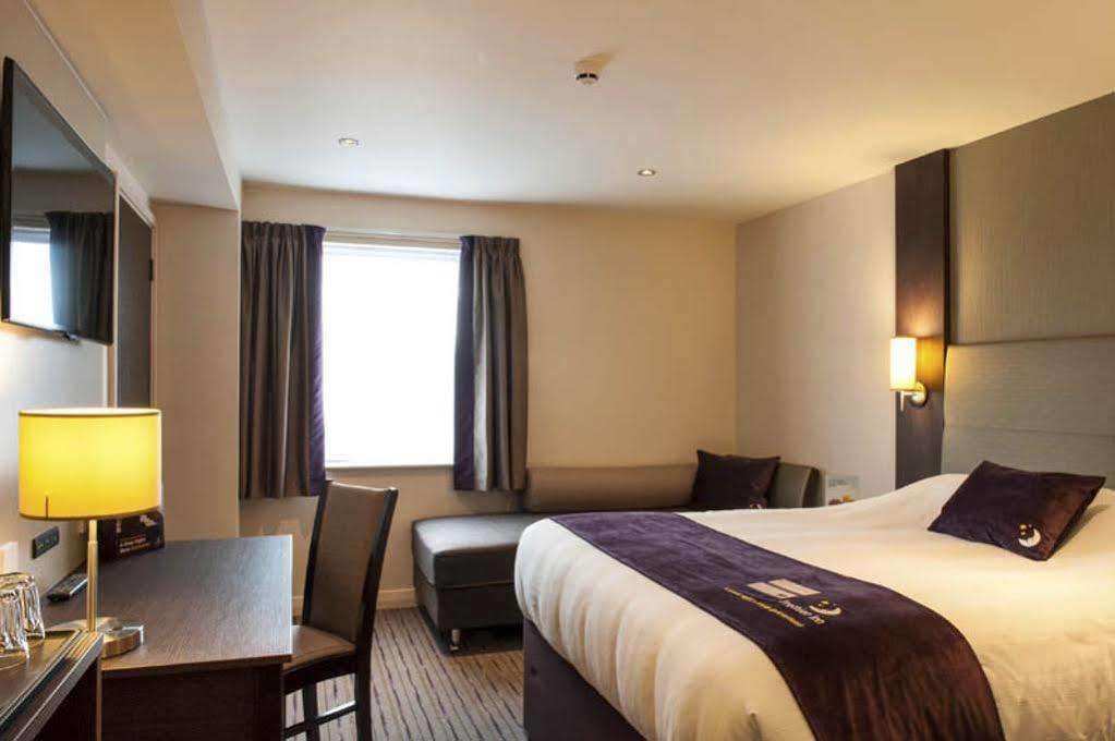 Premier Inn Χέιλ Εξωτερικό φωτογραφία