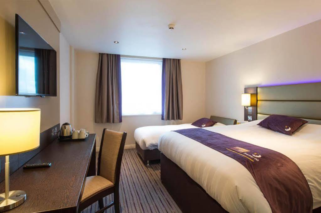 Premier Inn Χέιλ Εξωτερικό φωτογραφία