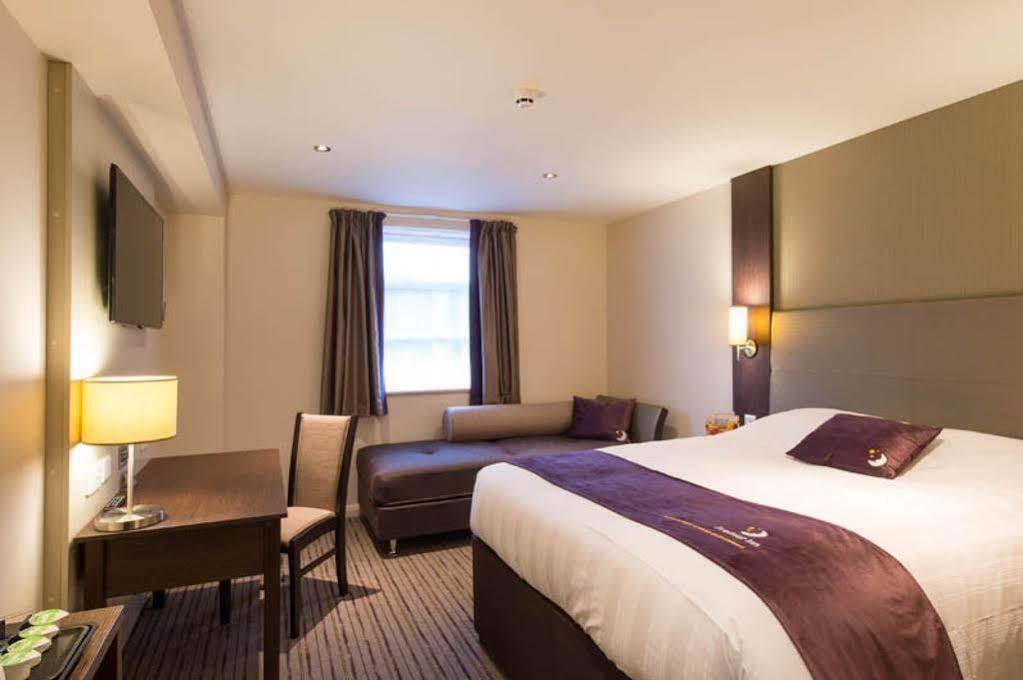 Premier Inn Χέιλ Εξωτερικό φωτογραφία