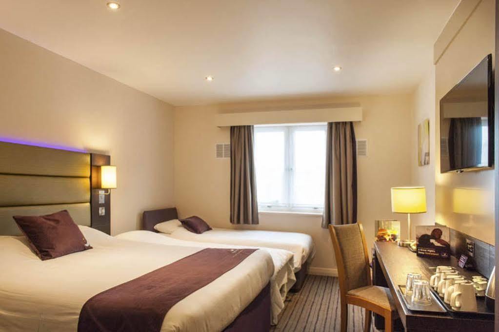 Premier Inn Χέιλ Εξωτερικό φωτογραφία