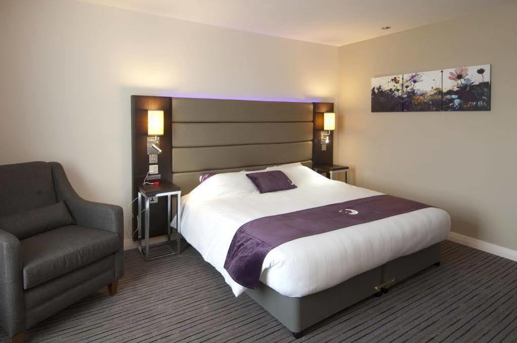 Premier Inn Χέιλ Εξωτερικό φωτογραφία