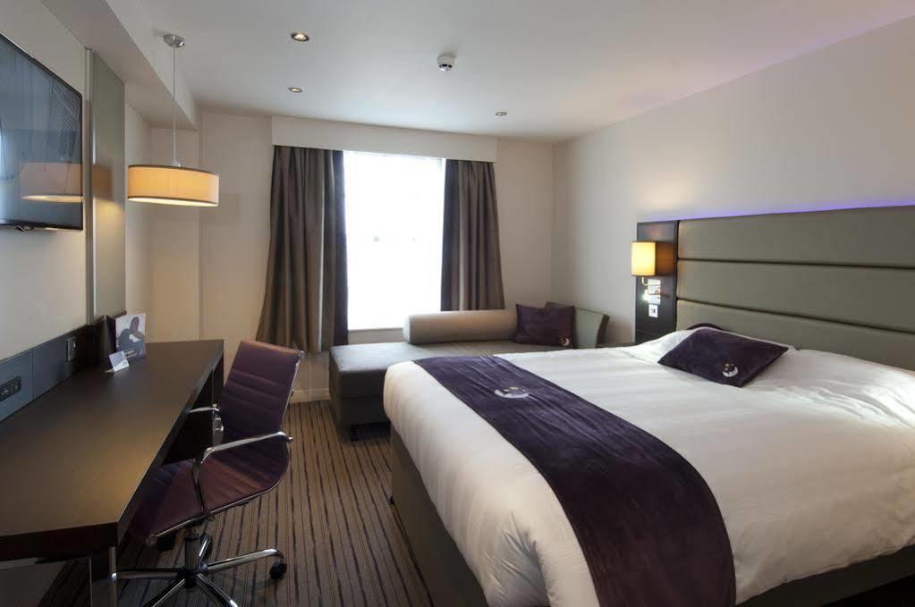 Premier Inn Χέιλ Εξωτερικό φωτογραφία