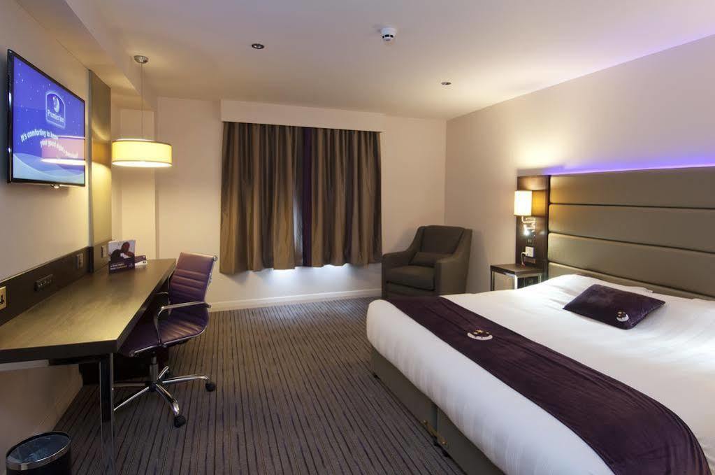 Premier Inn Χέιλ Εξωτερικό φωτογραφία